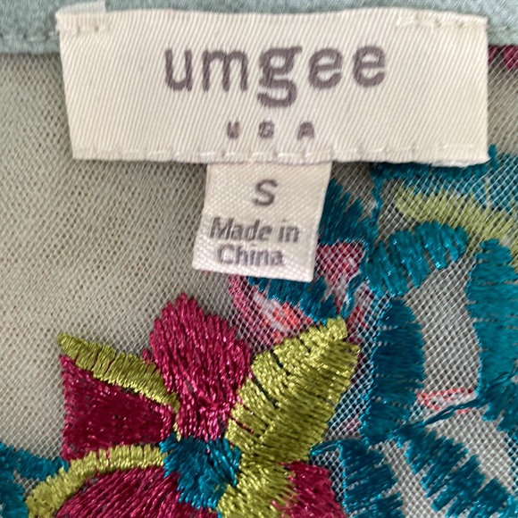 Umgee Embroidered Floral Semi-sheer Mesh Sleeve Top in Dusty Mint - S - Picture 11 of 14